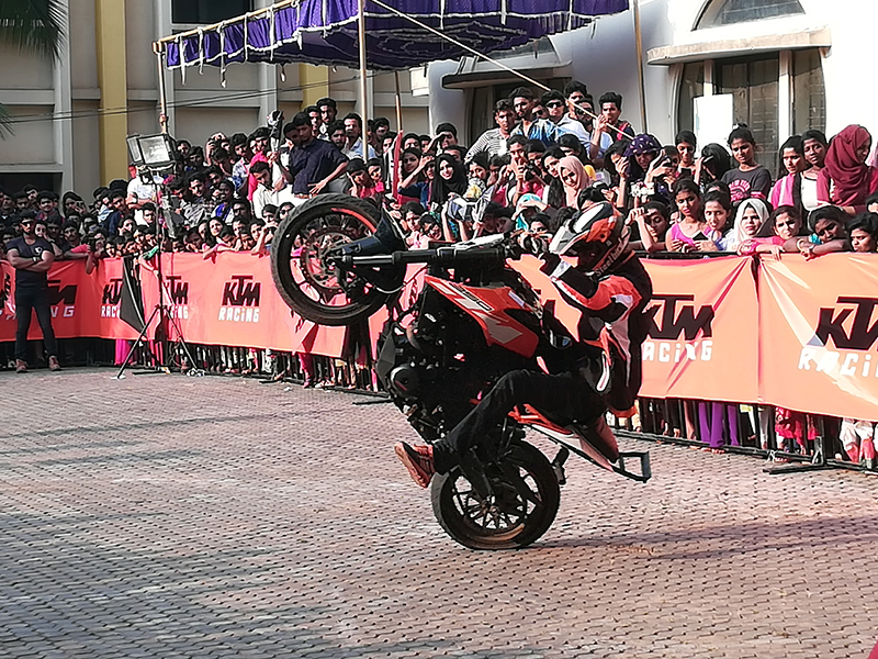 ಕೆಂಜೂರು: ಬೈಕ್ ಸಾಹಸ ಪ್ರದರ್ಶನ